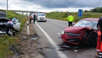 Tragická nehoda na bánovskom obchvate. Zrážku dvoch áut neprežil vodič