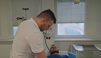 Talent, ktorý ostal doma. Mladý lekár Šimon pomáha tam, kde ho je najviac treba