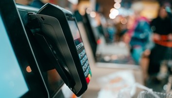 Vyhnite sa zbytočným poplatkom na dovolenke: Prečo by ste mali platiť v lokálnej mene?