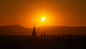 Boli ste pri tom. Najkrajšie fotografie z čiastočného zatmenia Slnka od vás (GALÉRIA)