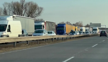 VIDEO: Pri Bratislave vznikajú rozsiahle kolóny. Niekde vodiči čakajú aj dve hodiny