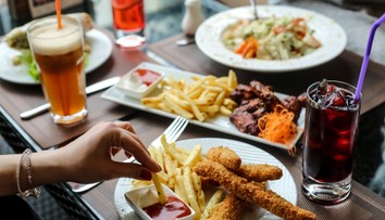 Alarmujúce slová experta: Nesprávna výživa stojí za tretinou rakovín. Ktoré jedlá „kŕmia“ rakovinu?