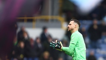 Opustí po sezóne Premier League? O Martina Dúbravku sa údajne zaujíma gigant od susedov