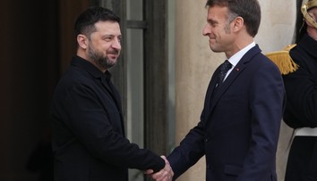 Macron mal údajne varovať Zelenského, že ho USA môžu zradiť v územných otázkach