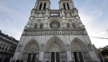 Už o niekoľko hodín opäť otvoria Notre Dame v Paríži. Celé mesto sa pripravuje na slávnostný moment