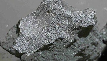 Meteorit prerazil strechu domu. Vedci v ňom našli látky, ktoré môžu objasniť vznik života