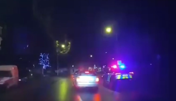 VIDEO: Policajná naháňačka s výstrelmi mala šokujúci záver. Za volantom sedel 16-ročný chlapec