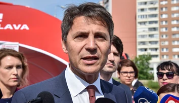 Nesrovnal podpísal na konci funkcie dve zmluvy za 7,7 milióna eur
