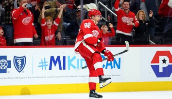 VIDEO: Kane sa blysol piatimi bodmi a zariadil triumf Detroitu. Pospíšil viedol duel v počte hitov