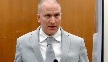 Expolicajt, ktorý zabil Afroameričana Floyda, sa na súde odvolal. Sťažuje sa na súd aj porotu