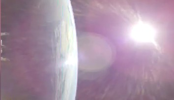 Kľúčový manéver sa podaril. Kozmická loď Orion mieri k Mesiacu