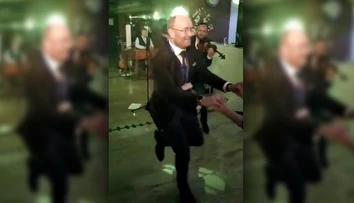 VIDEO: Známy infektológ porušil pravidlá. P. Jarčuška sa zabával v červenom okrese bez respirátora