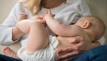 Bábätko zomrelo pri dojčení. Odborníci upozorňujú na chybu, o ktorej väčšina matiek nevie