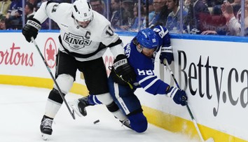 VIDEO: Jubilejný zápas Nylandera výhru Torontu nepriniesol. John Gibson nedochytal duel proti bývalému tímu