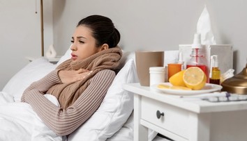 Nový variant covidu sa rýchlo šíri Európou. Má jeden špecifický príznak