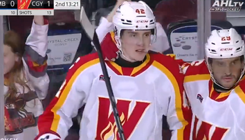 VIDEO: Honzek v AHL predviedol skvelú gólovú akciu, k triumfu prispel tromi bodmi. Z výhry sa tešil aj Regenda