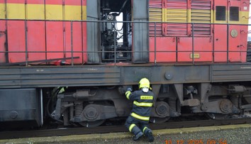 Ďalší incident na železnici. Na východe Slovenska horel rušeň