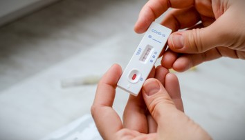 Ďalší variant ochorenia COVID-19. Je ľahšie prenosný ako tie predošlé