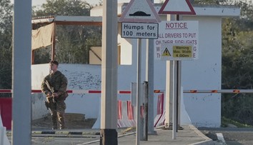 Vojna sa približuje k Európe. Britskú základňu zasiahol iránsky dron