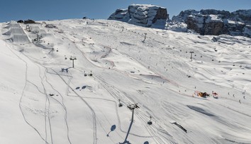 Populárne lyžiarske stredisko nezvláda nápor turistov. Veľkú časť ľudí otáča rovno domov