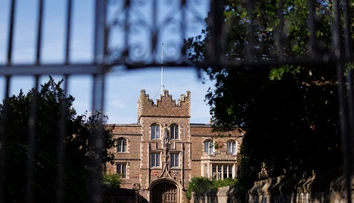 Škandál, ktorý vzbudil veľkú pozornosť, má tragický koniec. Exprofesora Cambridgeskej univerzity našli mŕtveho