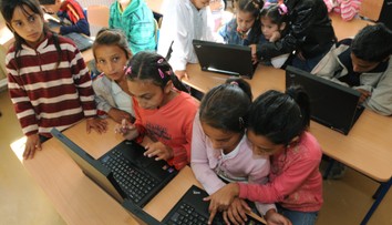 Rómskym žiakom pomáhajú so žiadosťou o príspevok na notebook terénni pracovníci