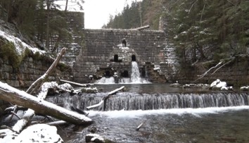 Hrádza je v kritickom stave! Keď sa pretrhne, voda zaplaví aj obľúbený skanzen