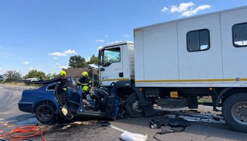 Tragická nehoda kamióna a dvoch áut pri Nitre. Jeden človek zomrel