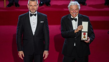 Hymna v pôvodnej verzii a Kukurova reakcia na Studenkovú. Prezident Pellegrini rozdal vyznamenania