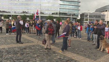 ÚDZS začal preverovať zdravotníkov šíriacich dezinformácie o pandémii. Je medzi nimi aj známy lekár