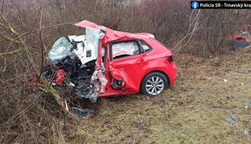 Mladá vodička sa nestihla zaradiť po predbiehaní. Čelnú zrážku s kamiónom neprežila