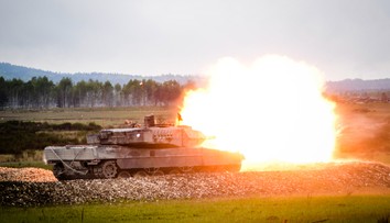 Európsky supertank vytiahol vysmievanú „vykopávku“ proti dronom. Munícia vytvorí kužeľ smrti