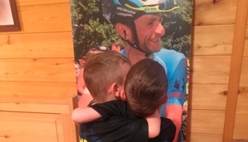 Fotka, ktorá dojala celé Taliansko: Scarponiho dvojičky spomínajú na otca