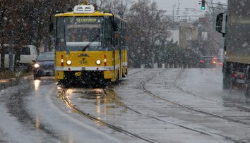 Mladíka (†19) zachytila električka a vliekla ho kilometer. Vodička si ho nevšimla, mala byť na telefóne