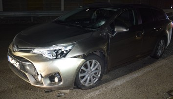 Prebiehanie cez diaľnicu ho stálo život. Muža (†20) zachytilo auto, následne do neho vrazili ďalšie