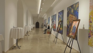 Ako by vyzerali zámok v Bojniciach či pyramída v Bratislave? Umelec sa pokúsil maľovať očami slávnych