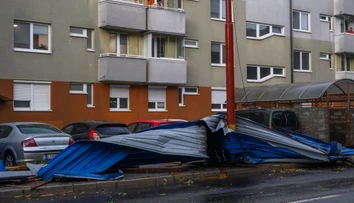 Štát ponúka pomoc ľuďom, ktorým búrky poškodili majetok: Domácnosti môžu požiadať o príspevok