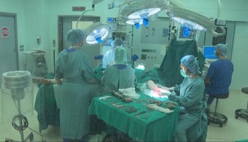 Najhoršie majú za sebou, ale liečba bude dlhá. Prehovorili lekári, ktorí sa starajú o mladých ľudí zo švajčiarskeho baru