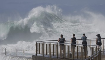 FOTO+VIDEO: Rozbúrené more, päťmetrové vlny. Austrálske pobrežie v Sydney zasiahol silný príboj