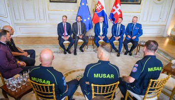 FOTO: Pellegrini prijal záchranárov z Venezuely. Ocenil ich odvahu aj pomoc po zemetrasení