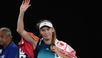 Obhajkyňa Wozniacka končí. V treťom kole Australian Open ju vyradila Šarapovová