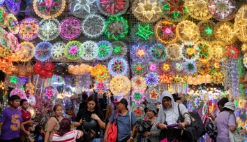 Ste pohoršení z vianočných ozdôb na Dušičky? V tejto krajine sa na sviatky pripravujú mesiace (FOTO)