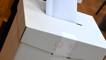 Blížiace sa voľby narušia prázdniny aj dušičkové zvyky. Slováci čelia dileme