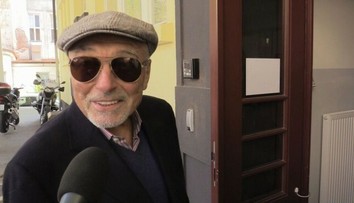 Karel Gott nastúpil do nemocnice. Čaká ho operácia brucha