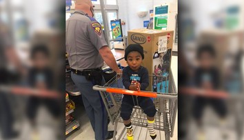 Krásne gesto policajta. Slobodnej matke dal najskôr pokutu, potom sa zachoval ako samaritán