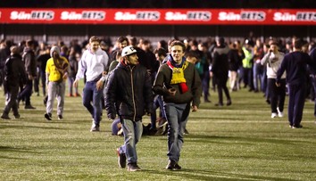 Nadrozmerný gólman v zápase nechytal, tak sa zapojil do bizarnej tipovacej súťaže