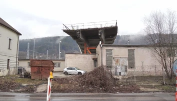 Rarita na severe Slovenska: Nadjazd, ktorý nevedie nikam. Železnice hovoria o zmene