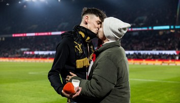 Rozhodca priamo na štadióne požiadal svojho partnera o ruku. Niekoľko dní potom ho fyzicky napadli