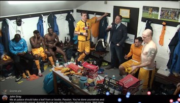 Striptíz v priamom prenose: Bizarná scéna zo šatne Suttonu baví internet