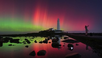 FOTO+VIDEO: Polárna žiara opantala svet. Najkrajšie zábery s magickými scenériami vznikli v Európe a USA